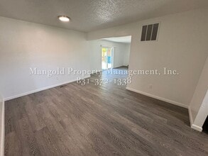 3195 Crescent Ave in Marina, CA - Building Photo - Building Photo