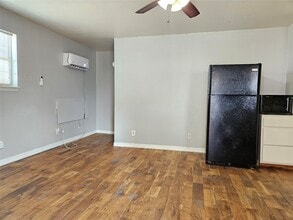 705 Harris Ave in Kemah, TX - Building Photo - Building Photo