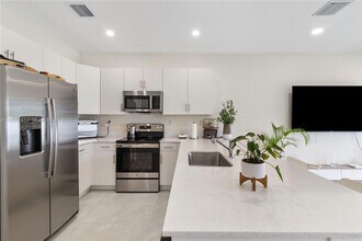 11410 W 34th Wy. in Hialeah, FL - Building Photo - Building Photo