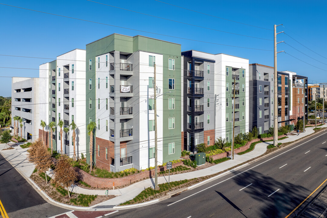 The Accolade Collegiate Village East in Orlando, FL - Building Photo