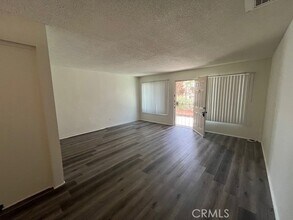 51049 Eisenhower Dr, Unit 6 in La Quinta, CA - Building Photo - Building Photo
