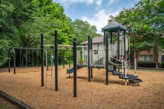 Crestwood Park in Marietta, GA - Foto de edificio - Building Photo
