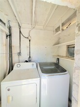 40 NW 44th St in Miami, FL - Building Photo - Building Photo