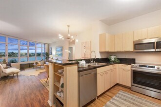 1 Lakeside Dr, Unit 520 in Oakland, CA - Building Photo - Building Photo