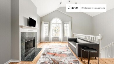 Private bedroom in 3 bed/2 bath Home in Chicago, IL - Building Photo - Building Photo