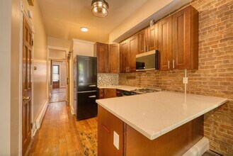 167 Christopher Columbus Dr in Jersey City, NJ - Building Photo - Building Photo