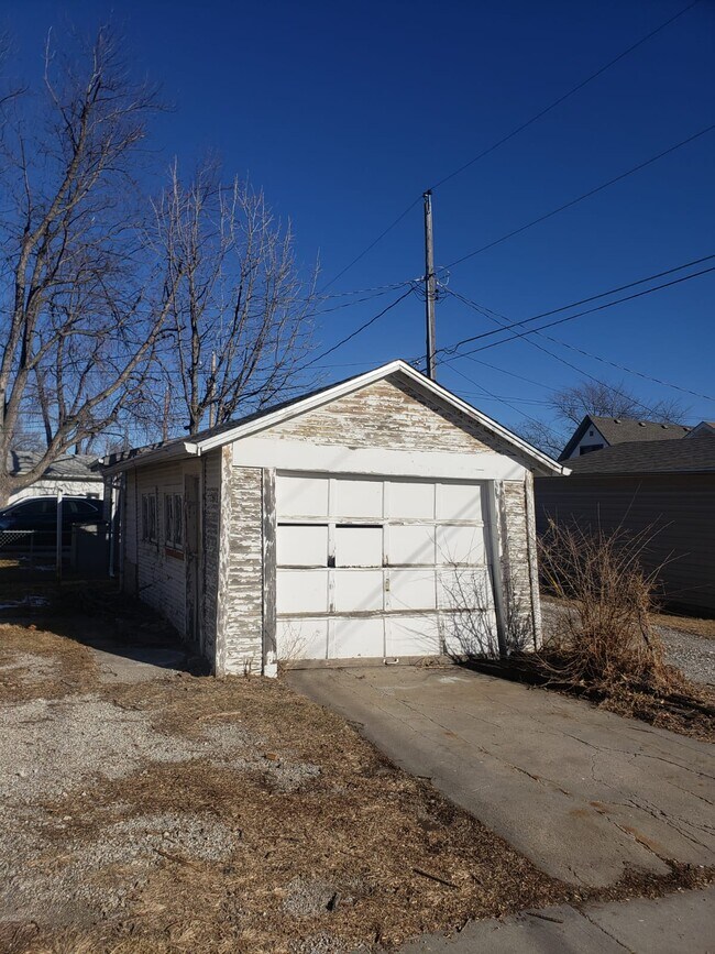 3035 Avenue B in Council Bluffs, IA - Building Photo - Building Photo
