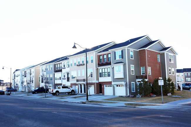 103 Sherwood Row NW in Calgary, AB - Building Photo - Primary Photo