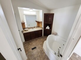 9540 W 18th St in Odessa, TX - Building Photo