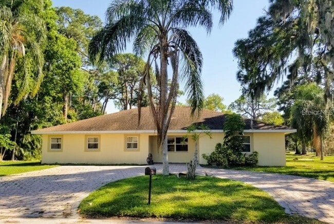 property at 1836 Ridgewood St