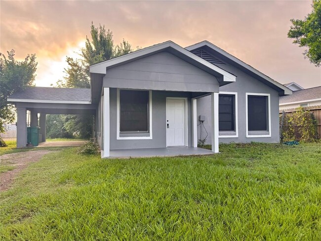 504 N Thomason St in Willis, TX - Building Photo - Building Photo