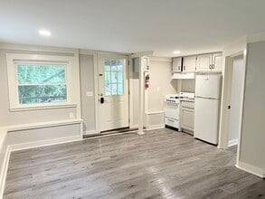 Pet-friendly! | Utilities included! in Hartland, VT - Building Photo - Interior Photo