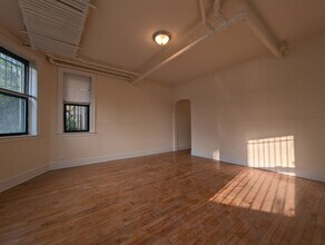 2330 N Spaulding Ave in Chicago, IL - Building Photo - Building Photo