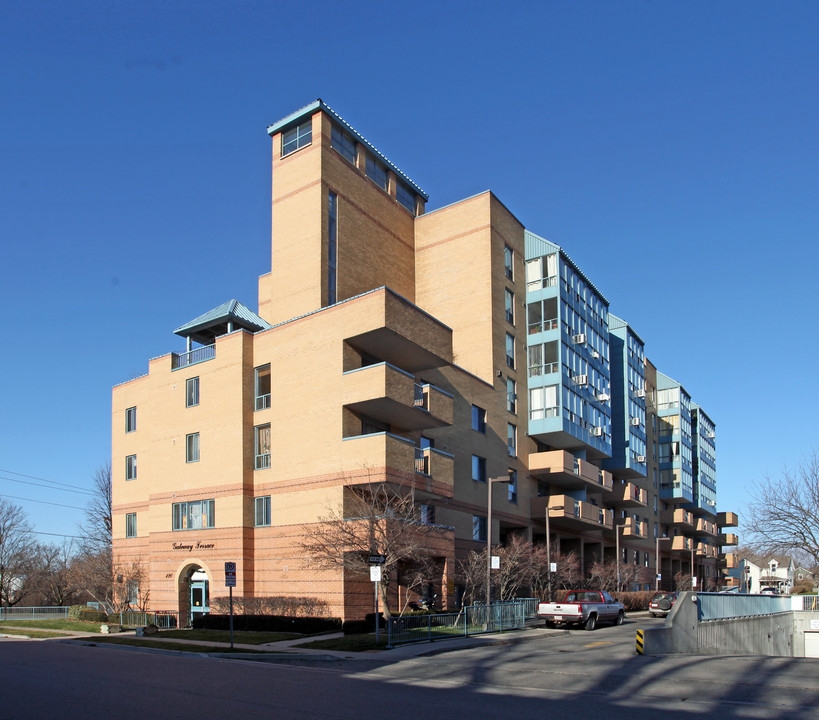 Gateway Terrace in Oshawa, ON - Building Photo