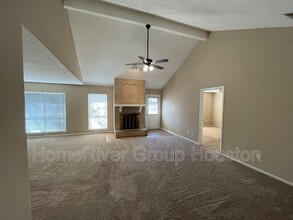 4018 Summit Valley Dr in Houston, TX - Building Photo - Building Photo