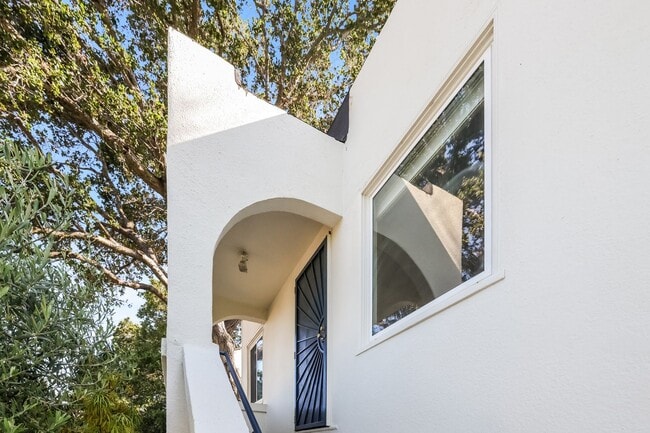 4572 Tompkins Ave in Oakland, CA - Building Photo - Building Photo