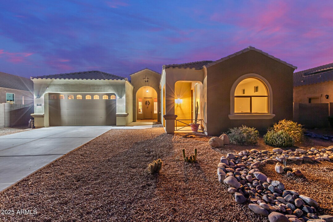 19675 E Oriole Way in Queen Creek, AZ - Building Photo