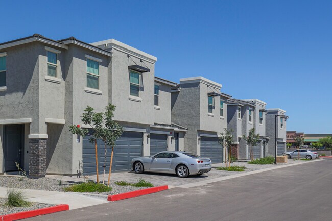 Avalon Townhomes in Avondale, AZ - Building Photo - Building Photo