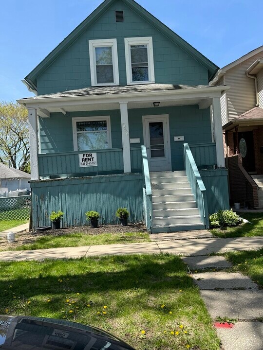 8540 Georgiana Ave in Morton Grove, IL - Building Photo