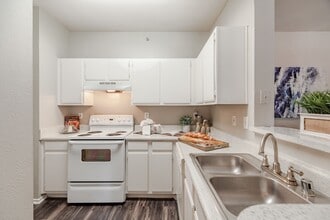 Keystone Falls Apartment Homes in Dallas, TX - Building Photo - Building Photo