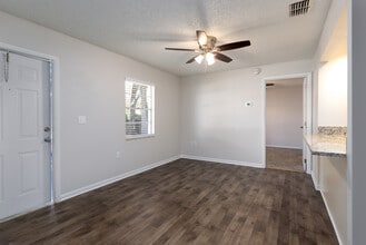 Topaz Retreat in Lakeland, FL - Building Photo - Interior Photo