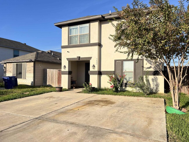 3402 La Terraza Wy in Laredo, TX - Building Photo - Building Photo