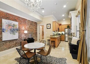 828 St Charles Ave, Unit 11 in New Orleans, LA - Building Photo - Building Photo