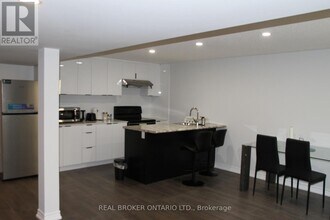 31 Swordfish Dr in Whitby, ON - Building Photo - Building Photo