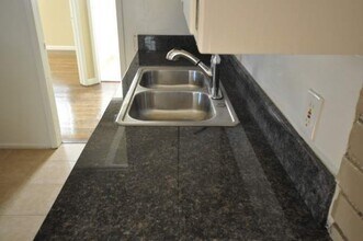 6125 Whitsett Ave in Los Angeles, CA - Building Photo - Building Photo