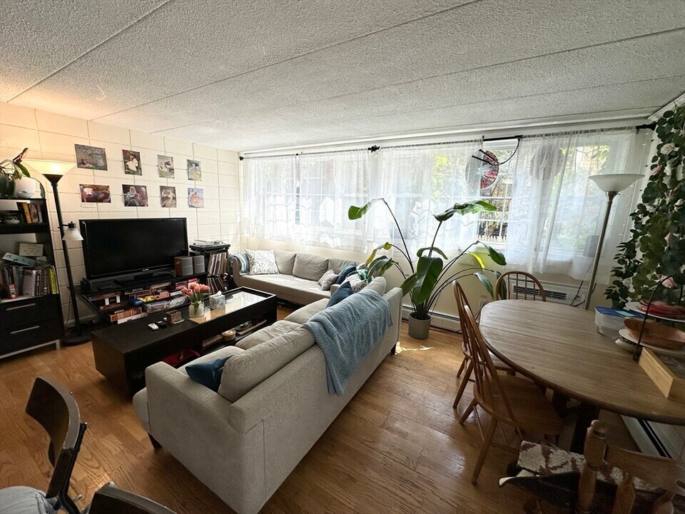 26 Inman St in Cambridge, MA - Building Photo