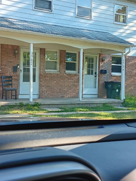 3700 Malibu Dr in Lansing, MI - Building Photo