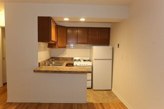 540 W Roscoe St in Chicago, IL - Building Photo - Building Photo