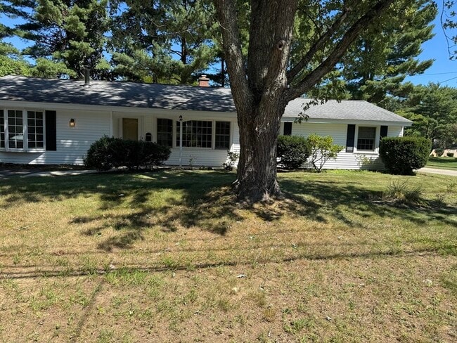2 Catherine Rd in Framingham, MA - Building Photo - Building Photo