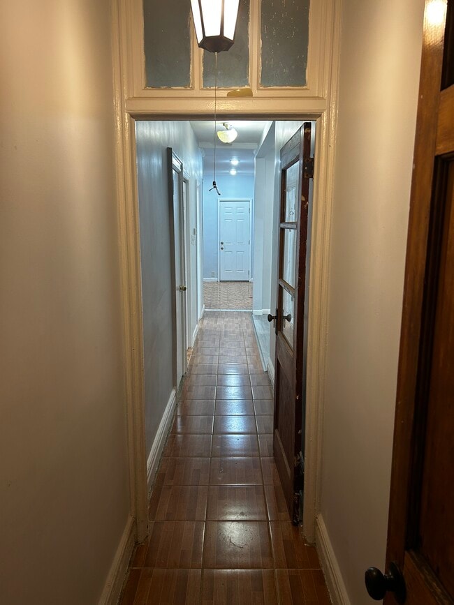 100 Clarke Ave, Unit 100 in Jersey City, NJ - Foto de edificio - Building Photo