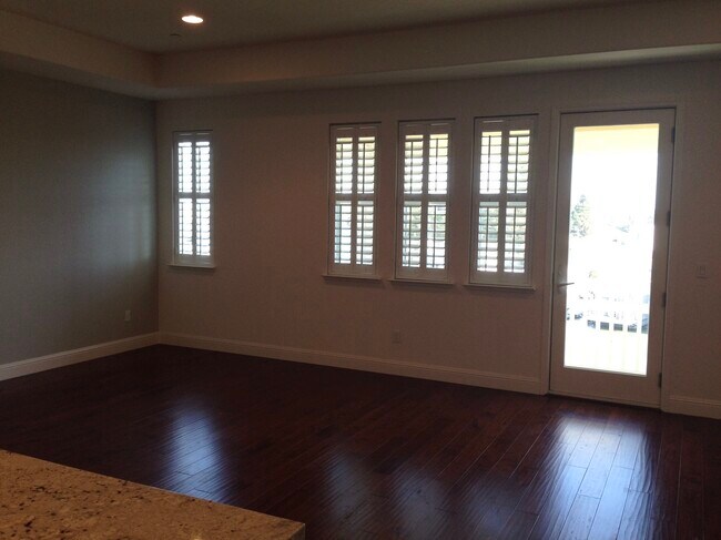 636 Fan Tail Way in Redwood City, CA - Foto de edificio - Building Photo