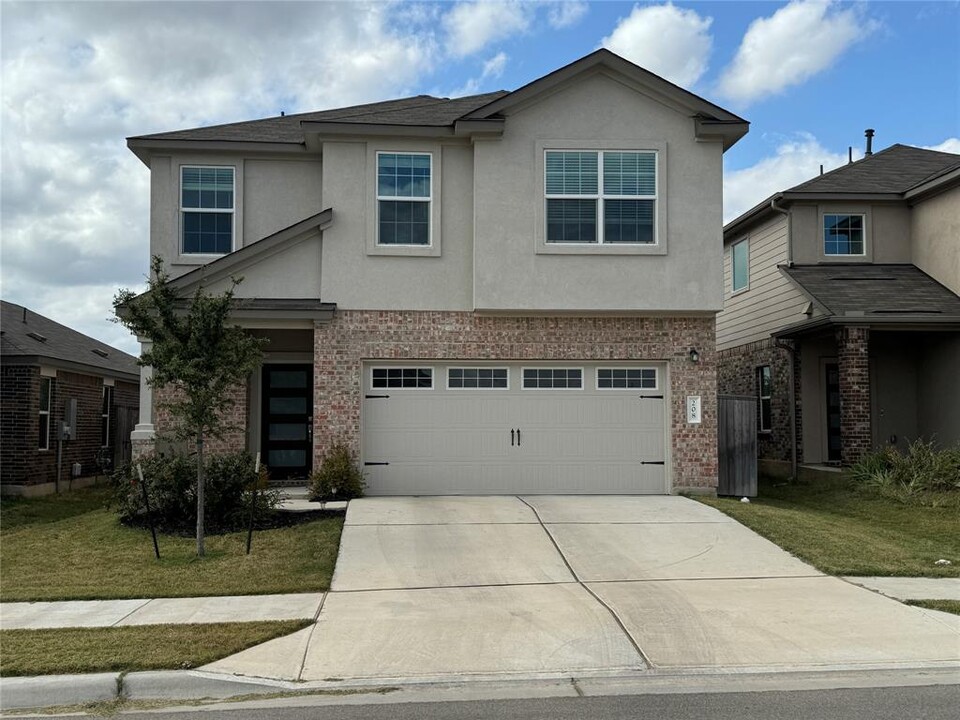 208 Milliner Lp in Hutto, TX - Foto de edificio