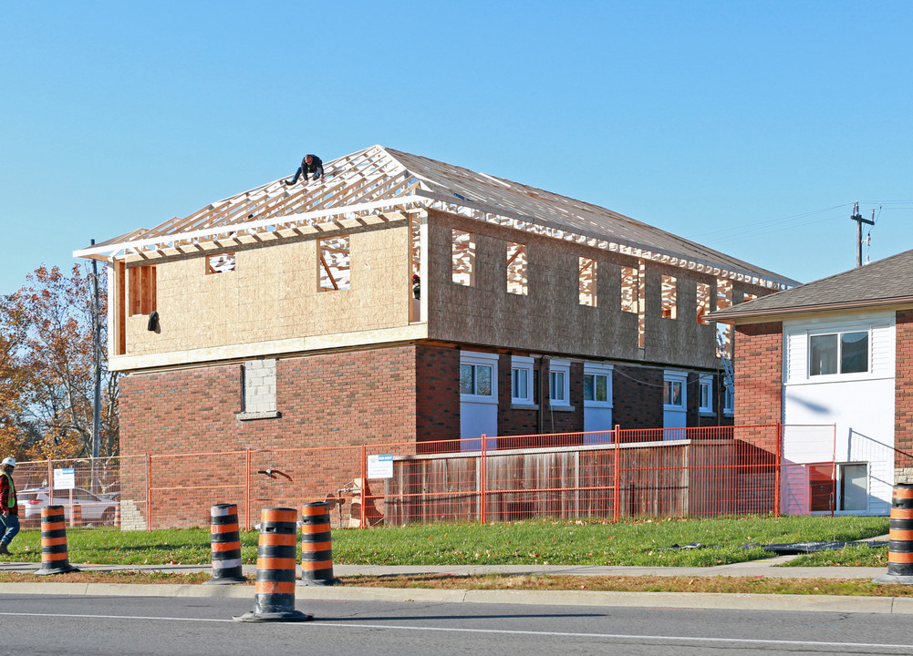 Ridgedale Student Residences in St Catharines, ON - Building Photo