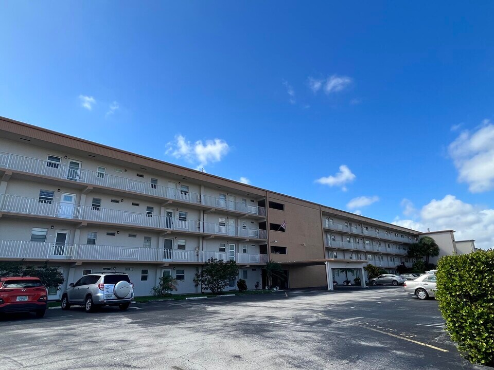 230 NE 26th Ave in Boynton Beach, FL - Building Photo