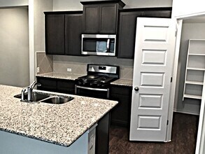 5613 Gerard Dr, Unit 39 in Austin, TX - Building Photo - Building Photo