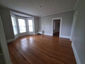 1934 Elm St in Manchester, NH - Building Photo - Building Photo