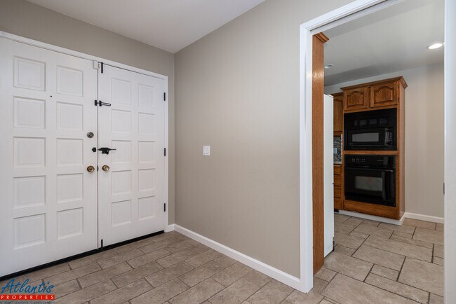 901 Heatherstone Way in Mountain View, CA - Building Photo - Building Photo