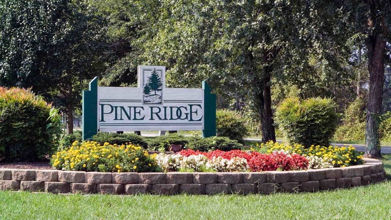 Pine Ridge in Prince George, VA - Foto de edificio