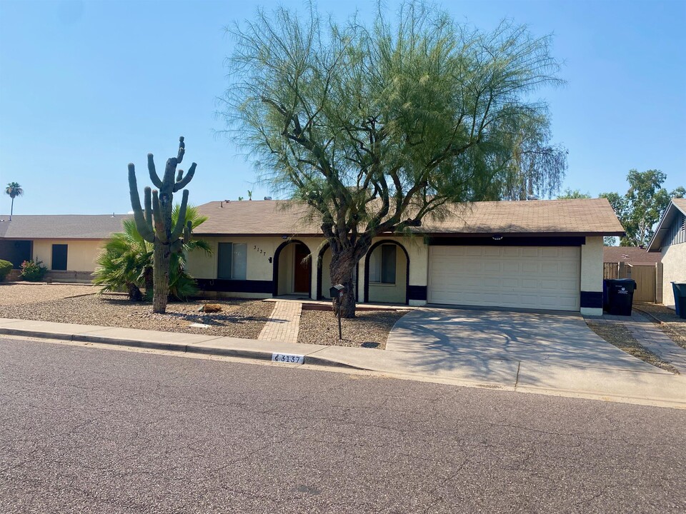 3137 W Campo Bello Dr in Phoenix, AZ - Building Photo