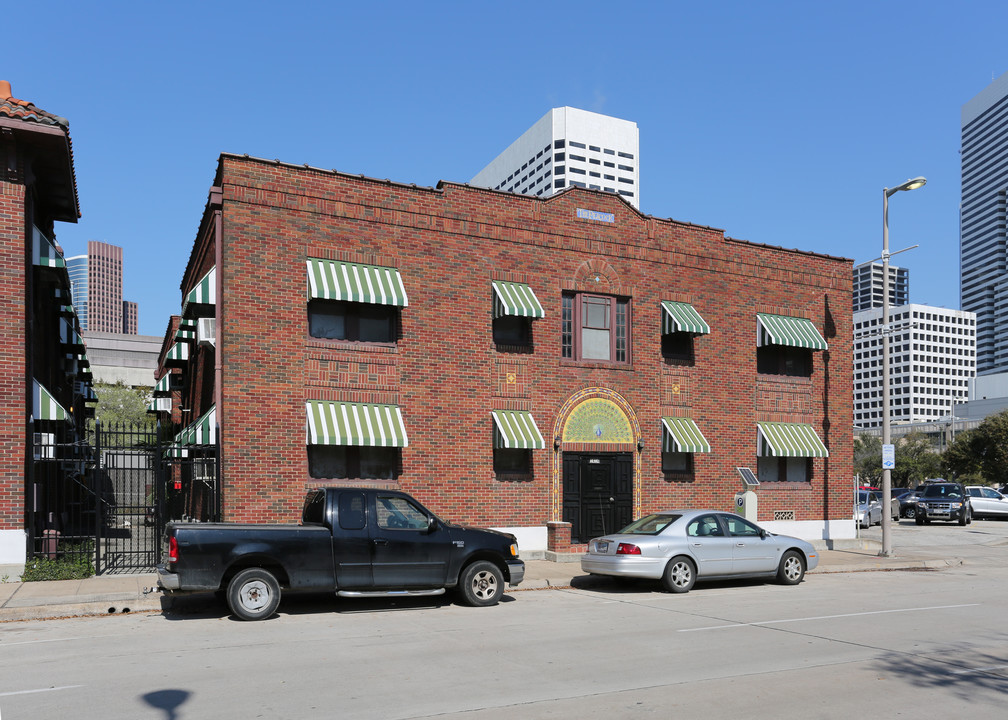 Plaza & Peacock Apartments in Houston, TX - Building Photo