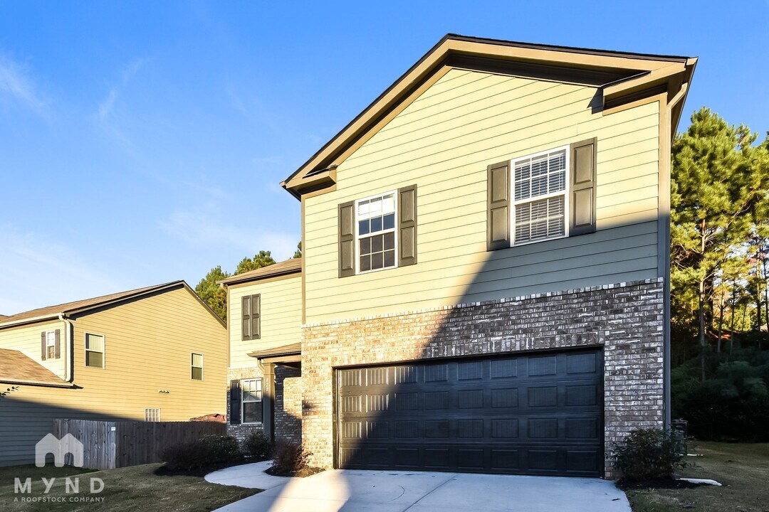 828 Lake Chase in Fairburn, GA - Building Photo