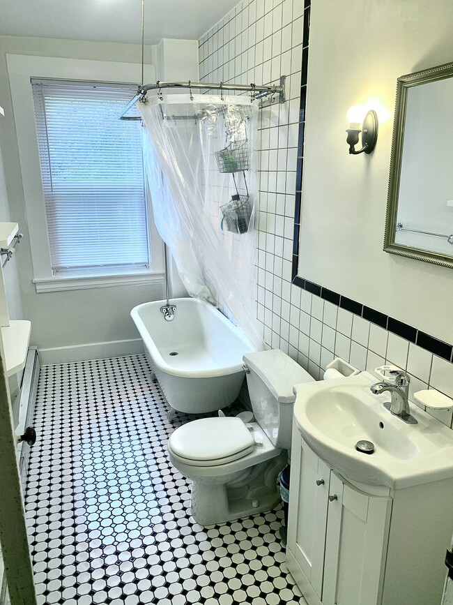 40 E Transit St, Unit Apt 2