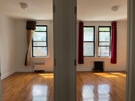 5032 41st St in Sunnyside, NY - Building Photo