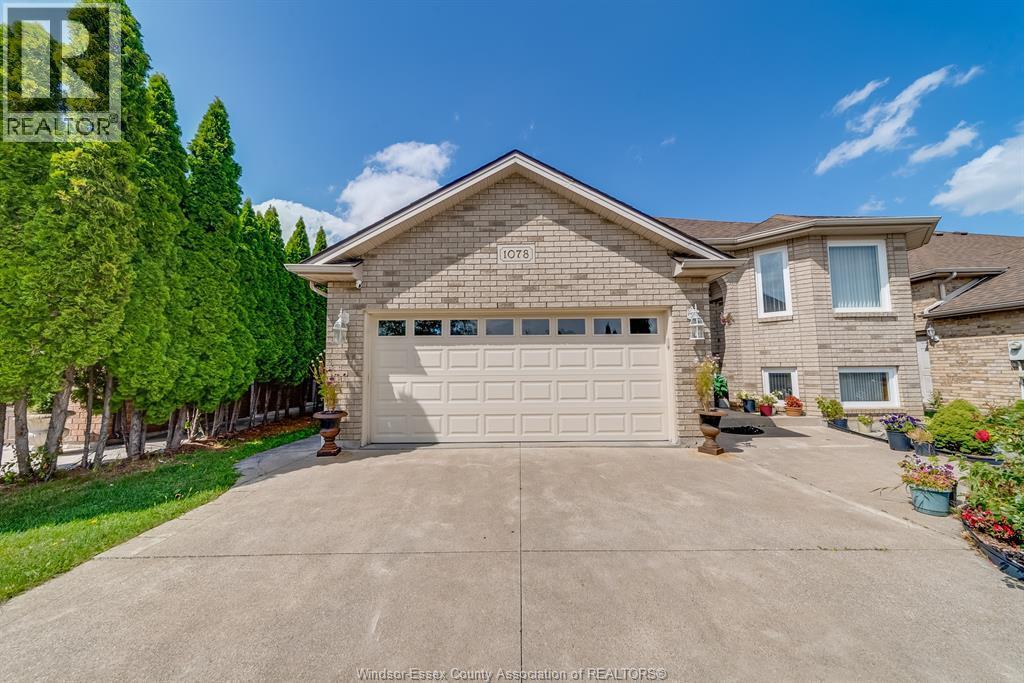 1078 Imperial Crescent in Windsor, ON - Building Photo