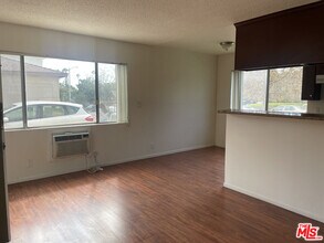 1150 N Commonwealth Ave in Los Angeles, CA - Building Photo - Building Photo