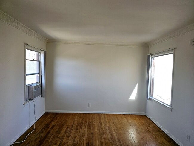 2007 S Longwood Ave in Los Angeles, CA - Building Photo - Building Photo